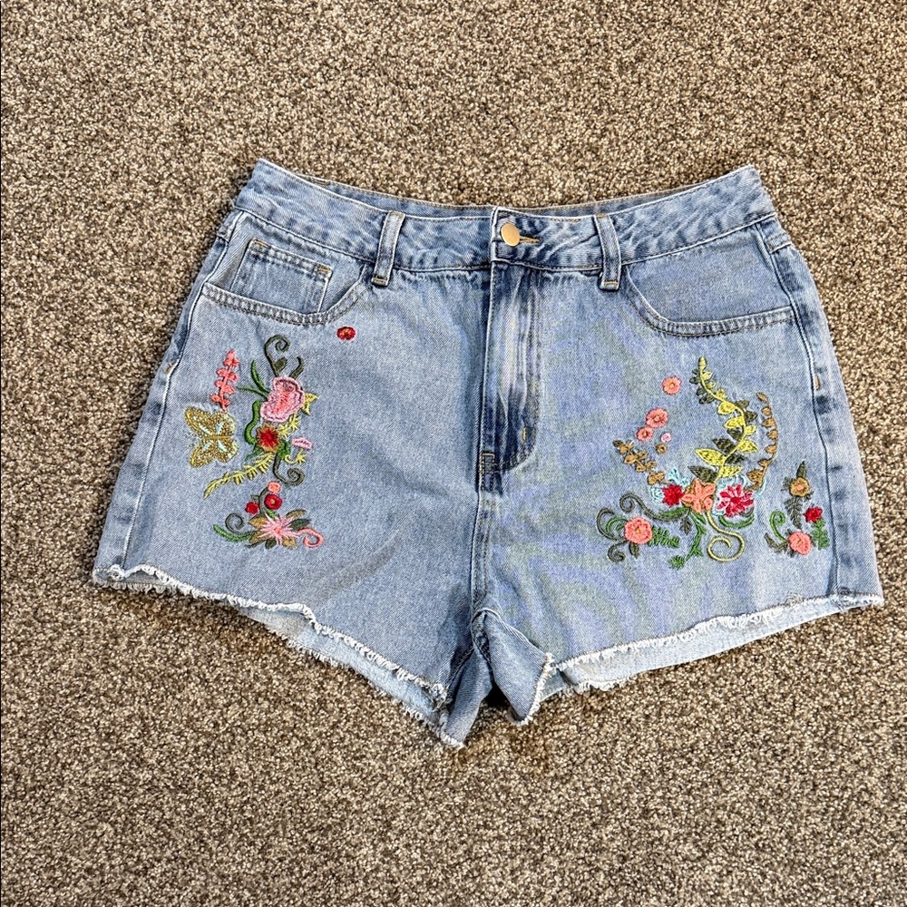 ROMWE Floral Embroidered Jean Shorts - Picture 3 of 10